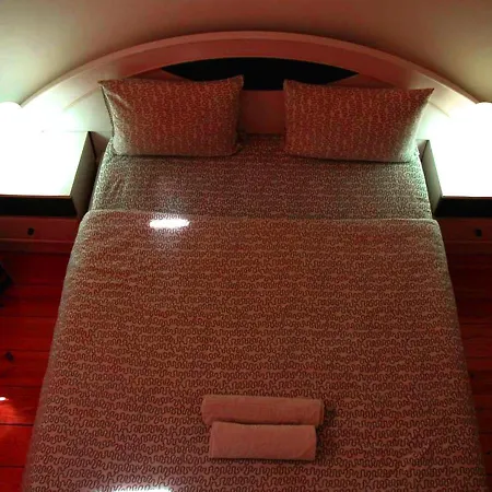 Center בית הארחה 2*