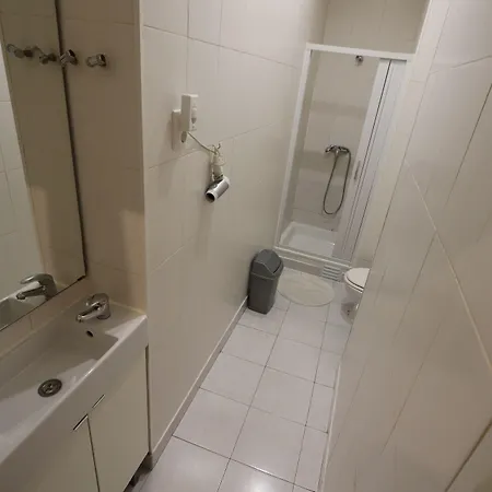 Center בית הארחה 2*