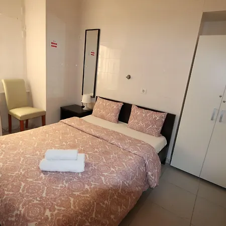 Center בית הארחה 2*