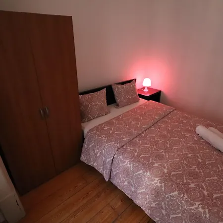 Center בית הארחה 2*