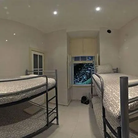 بيت ضيافة Center 2*